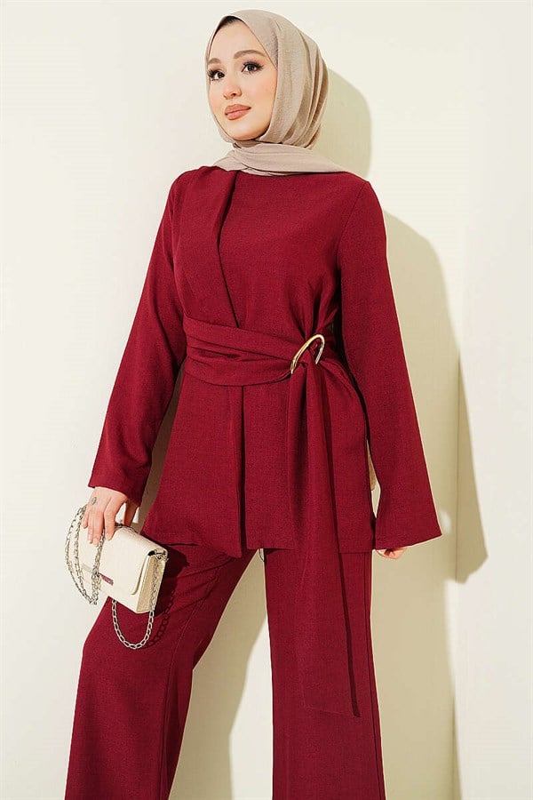 Detailed 2 Piece Set in Burgundy with Gold Buckle