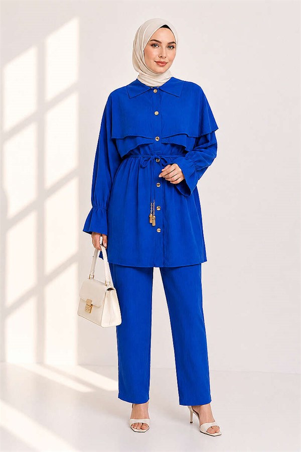 2 Piece Set with Detailed Buttoned Cape in Saks