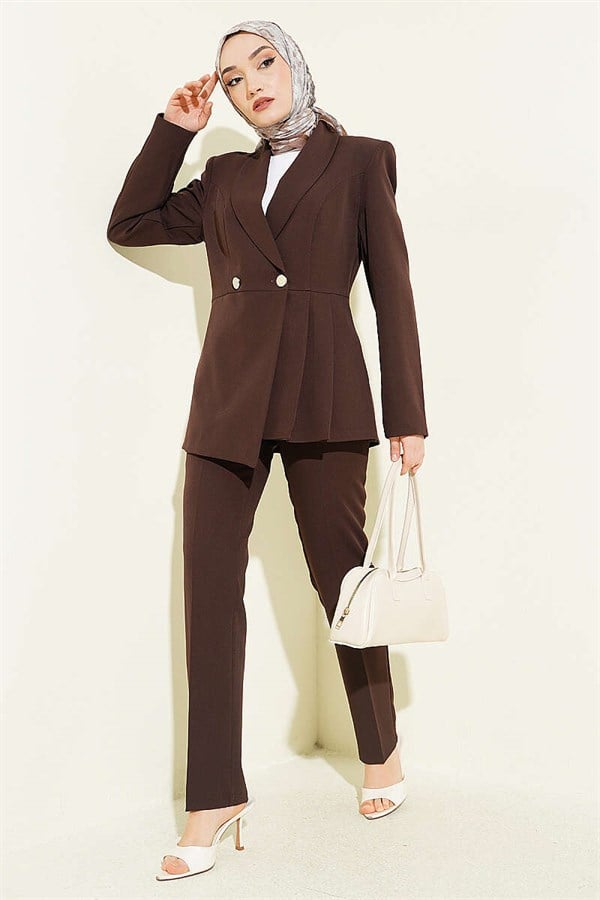 2 Piece Set with pleated detail blazer jacket, coffee color.