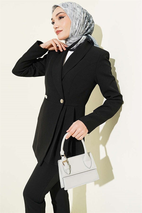 2 Piece Set with pleated detail blazer jacket, black.