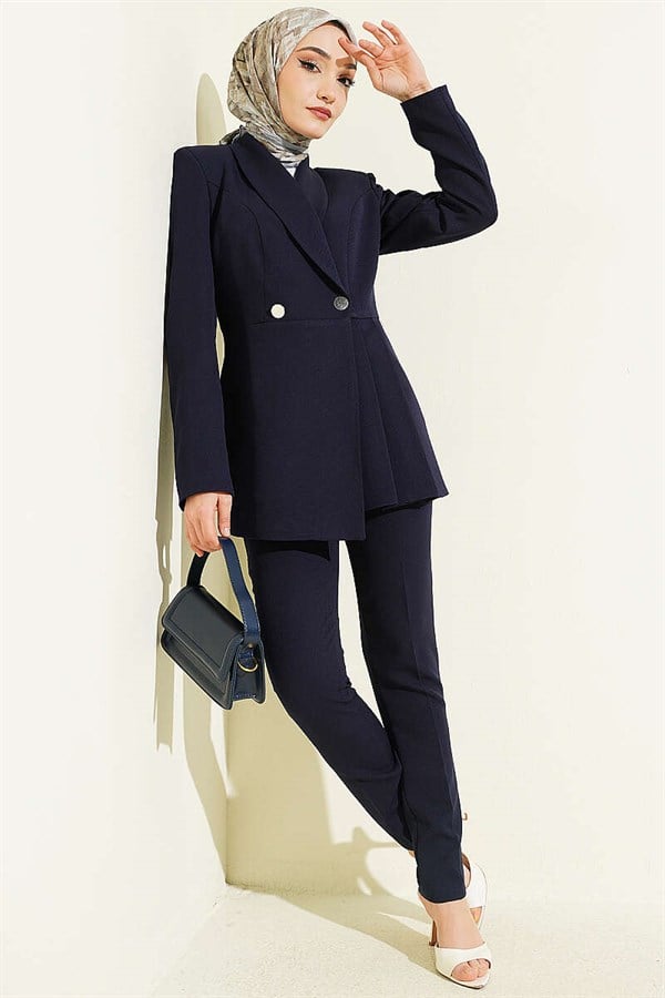 2 Piece Set with pleated blazer jacket, navy blue.