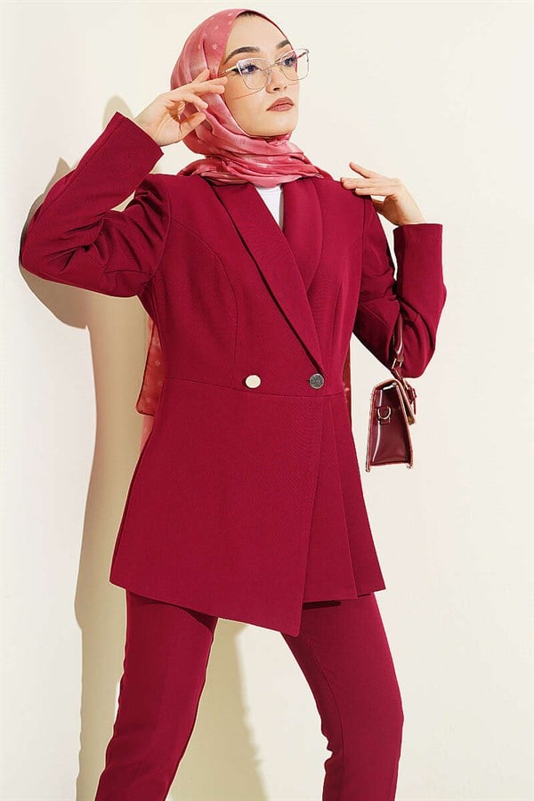 2 Piece Set with pleated detail blazer jacket in burgundy.
