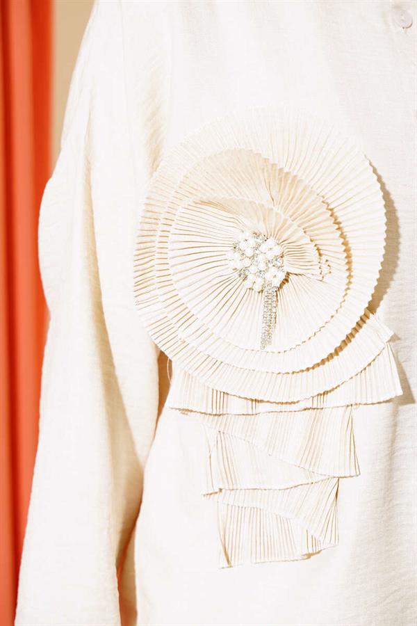 Pleated Swirl Shirt Beige