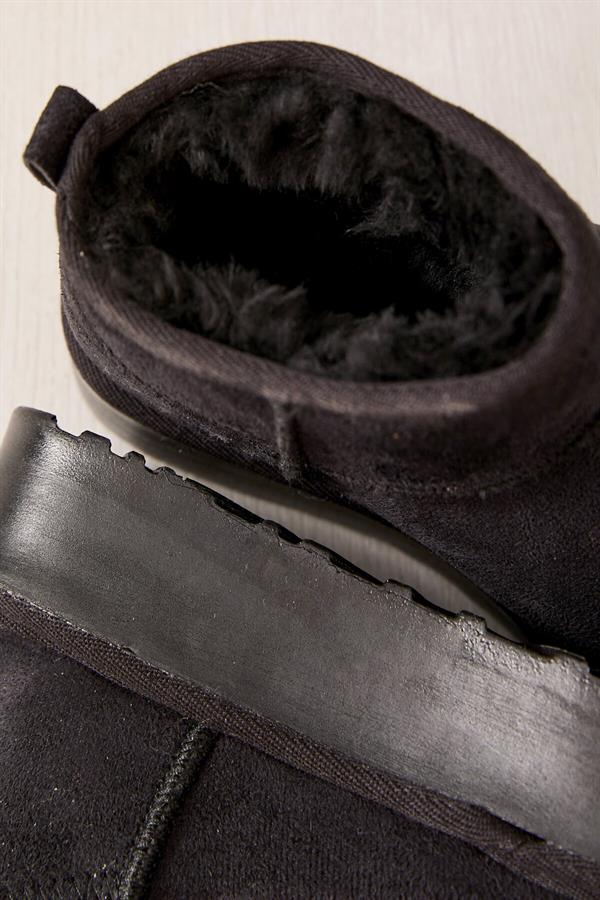 Platform Sole Fur Lined Boots Black