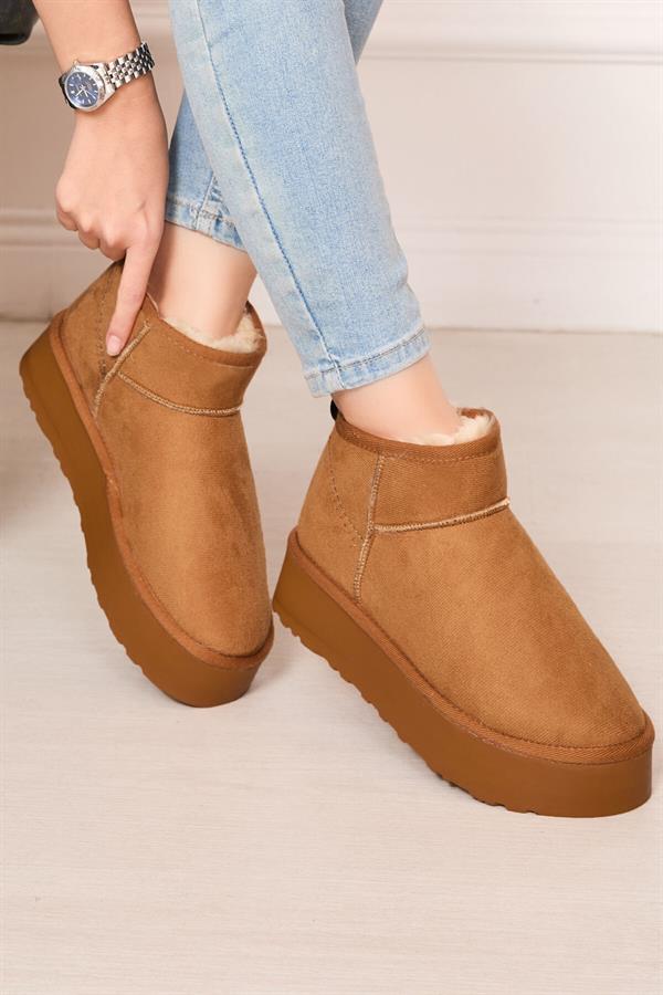 Platform Boots with Fur Lining in the Sole, Tan