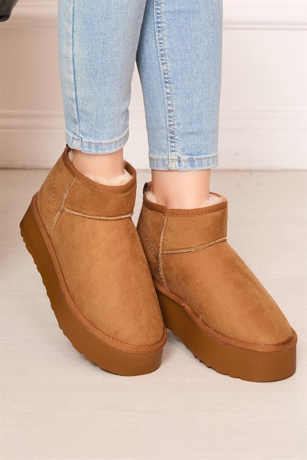 Platform Boots with Fur Lining in the Sole, Tan