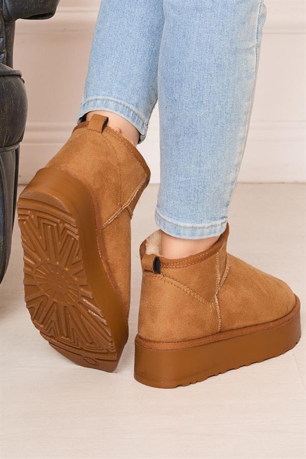 Platform Boots with Fur Lining in the Sole, Tan