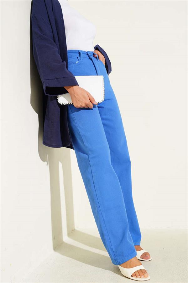 Loose-fitting straight-leg jeans in navy blue