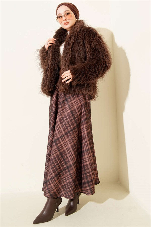 Loose-fitting coat with fur detail, brown.