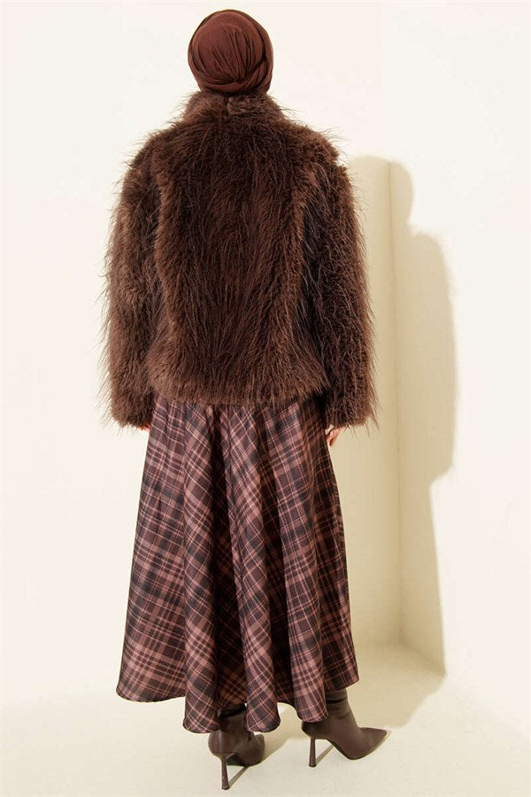 Loose-fitting coat with fur detail, brown.