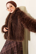 Loose-fitting coat with fur detail, brown.