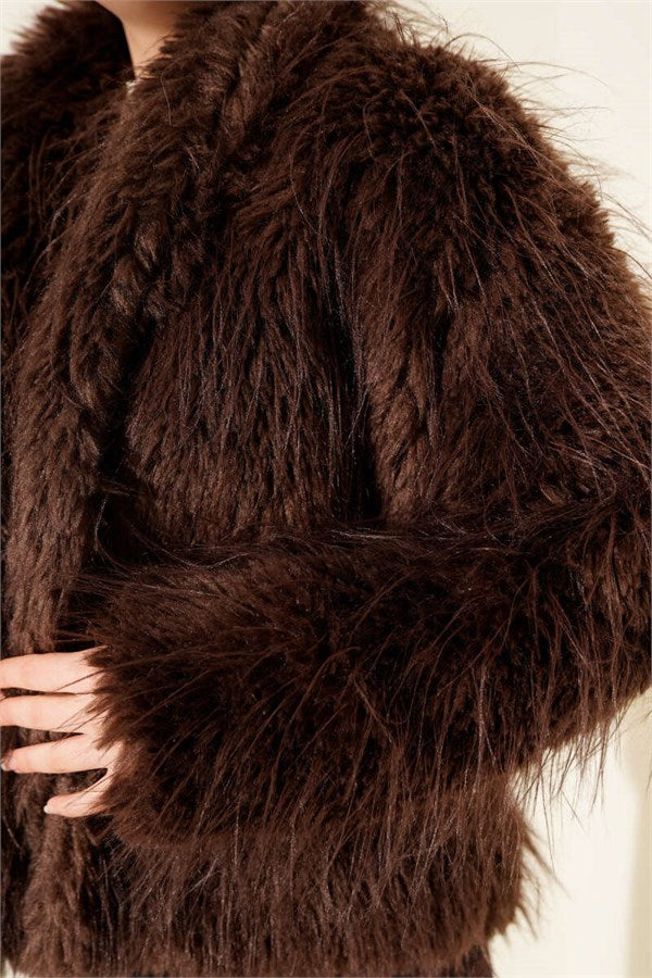 Loose-fitting coat with fur detail, brown.