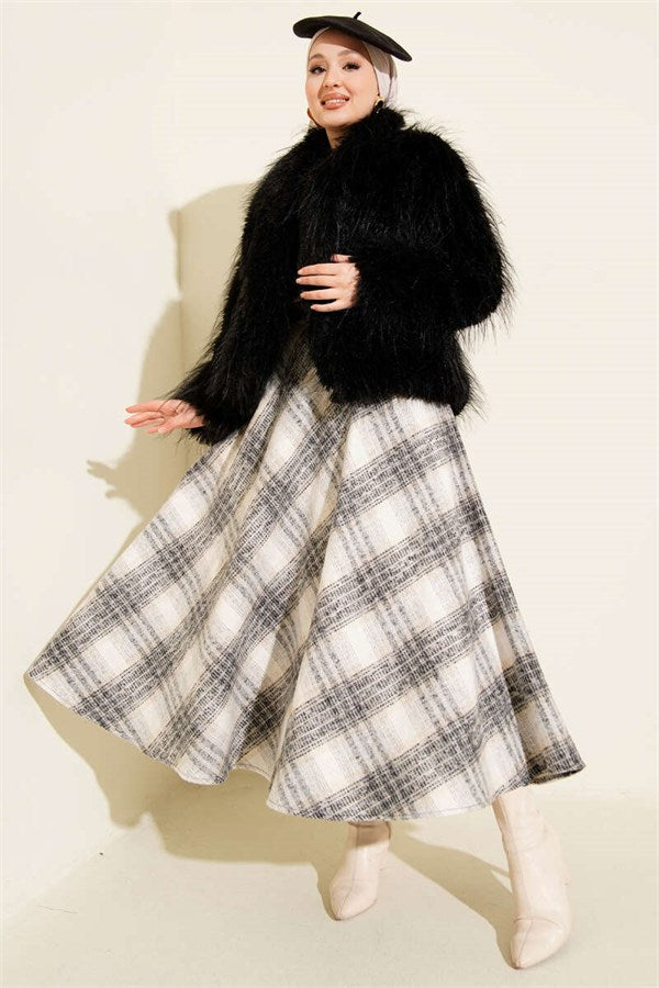 Loose-fitting coat with fur detail, black.