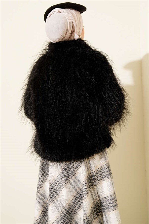 Loose-fitting coat with fur detail, black.