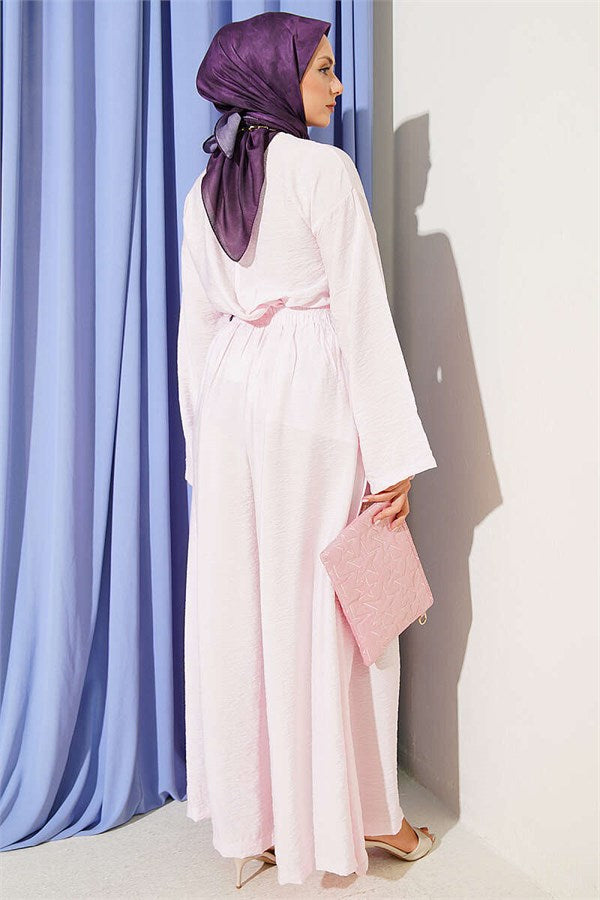 Loose-fitting trousers 2 Piece Set in pink.