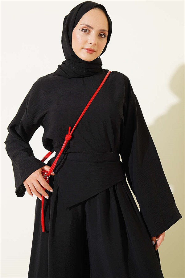 Loose-fitting trousers 2 Piece Set in black.