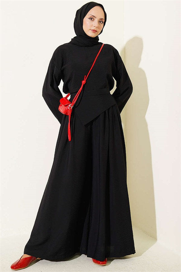 Loose-fitting trousers 2 Piece Set in black.