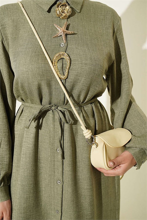 Two-piece set with gold accessories and symbol, green.