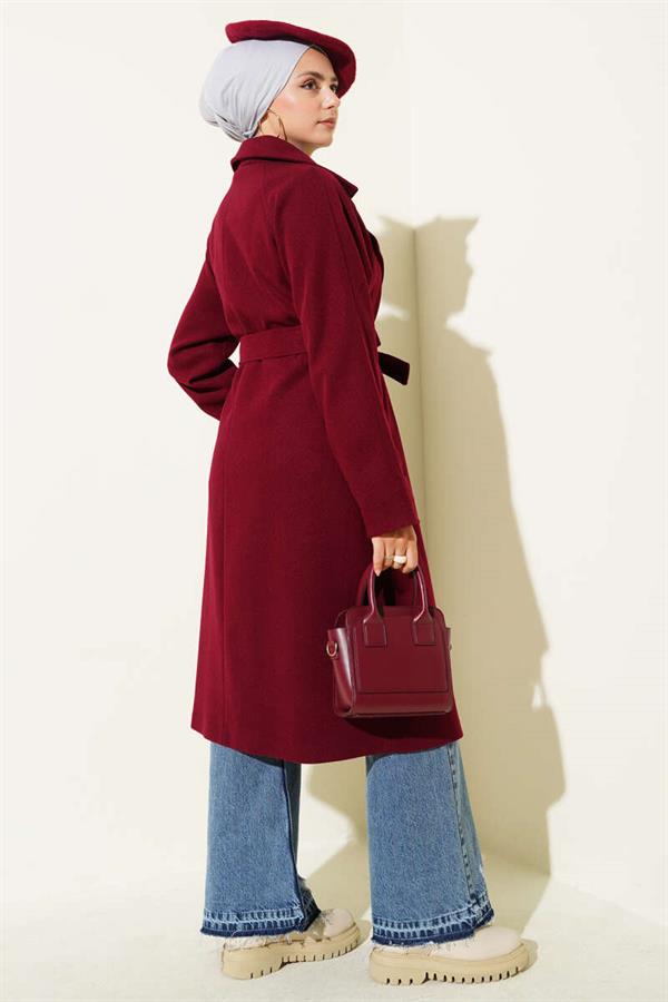 Double-breasted, wooden-buttoned, cashmere coat in Burgundy