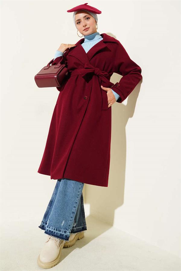 Double-breasted, wooden-buttoned, cashmere coat in Burgundy