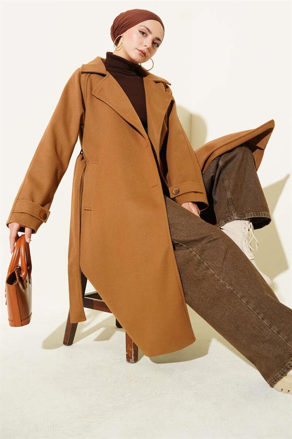 Double-breasted, wooden-buttoned, cashmere coat in tan