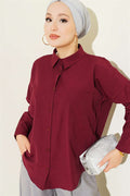 Loose-fitting shirt with one breast pocket, burgundy.