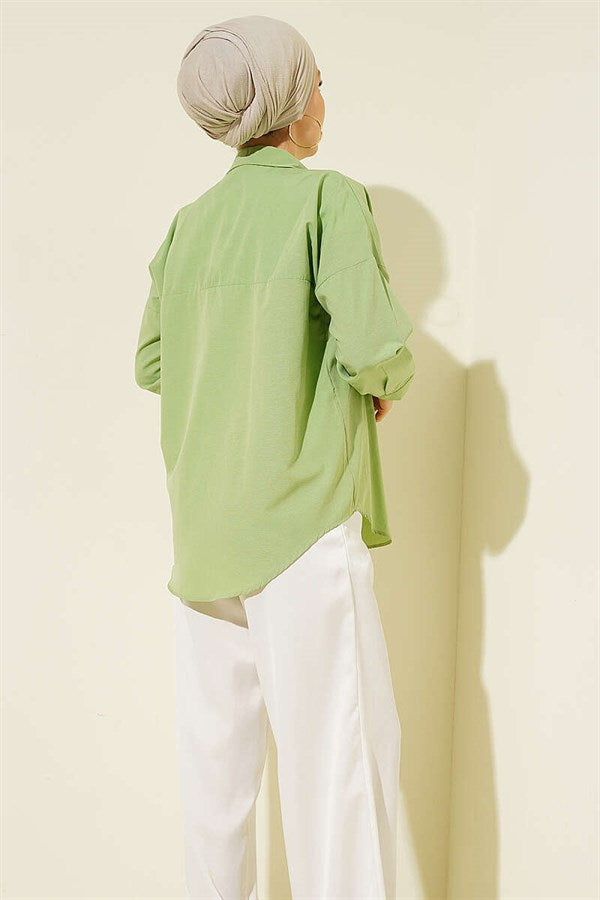 Loose-fitting shirt with one breast pocket, light green.
