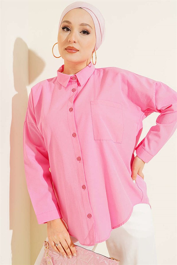 Loose-fitting shirt with one breast pocket, pink.