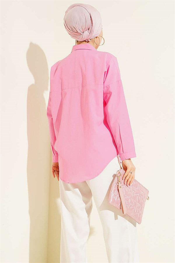 Loose-fitting shirt with one breast pocket, pink.