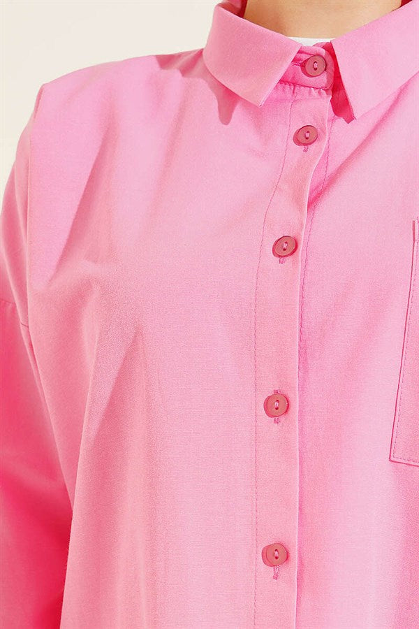 Loose-fitting shirt with one breast pocket, pink.
