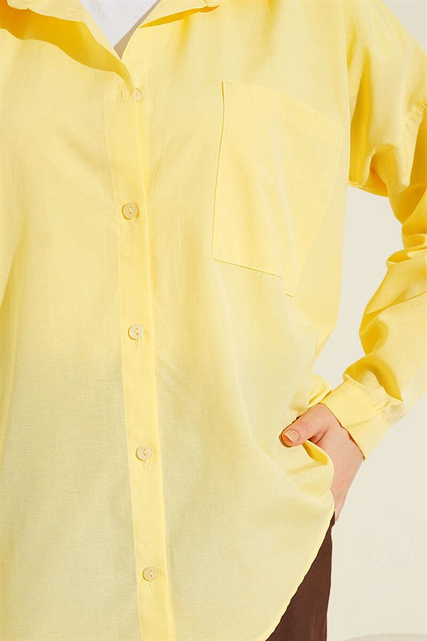 Loose-fitting shirt with one chest pocket, yellow.
