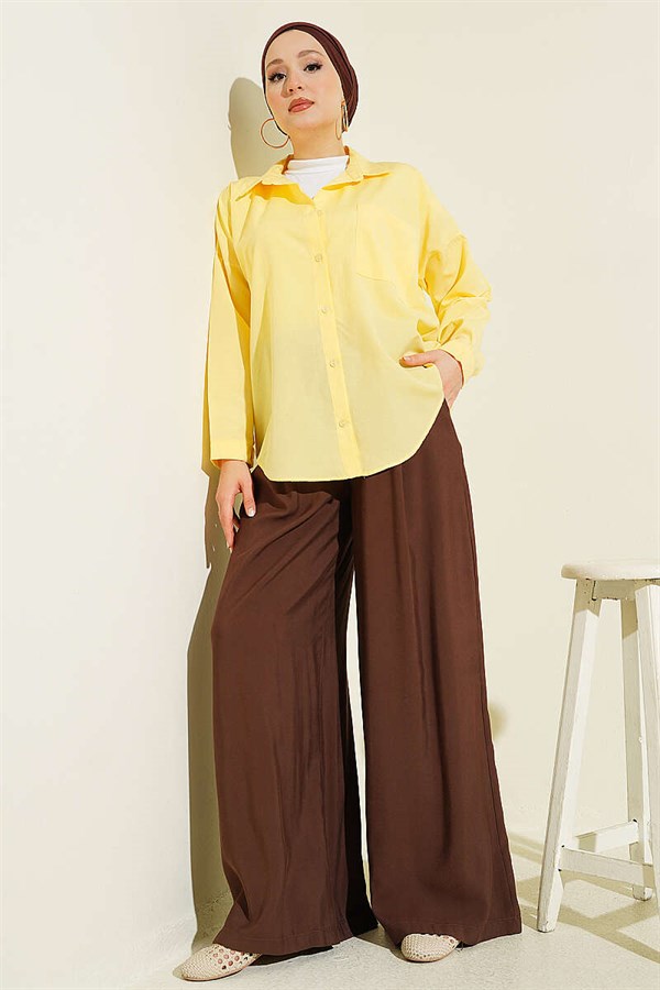 Loose-fitting shirt with one chest pocket, yellow.
