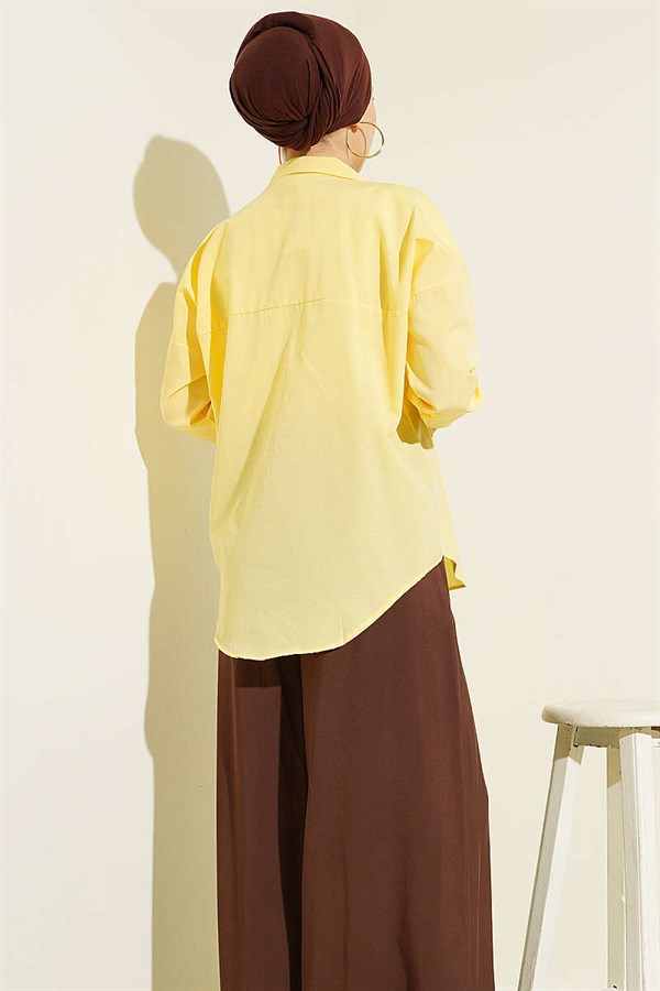 Loose-fitting shirt with one chest pocket, yellow.