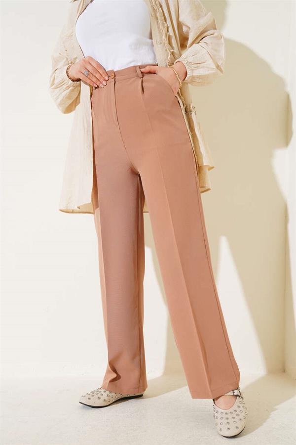 Single Pleated Pocket Fabric Trousers Latte