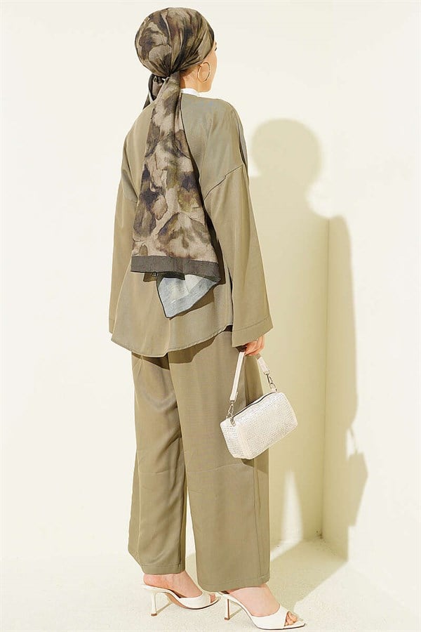 V-Neck Button-Down 2 Piece Set in Light Green