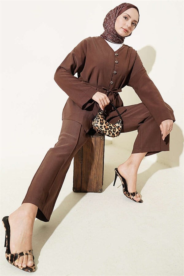 V-Neck Button-Down 2 Piece Set in Coffee