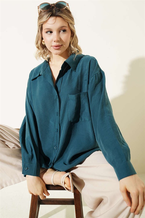 Oversize Shirt with Collar Pockets, Emerald Green