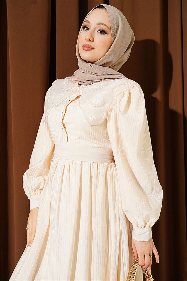 Beige Dress with Lace Collar and Balloon Sleeves
