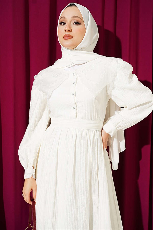 Ecru Dress with Lace Collar and Balloon Sleeves