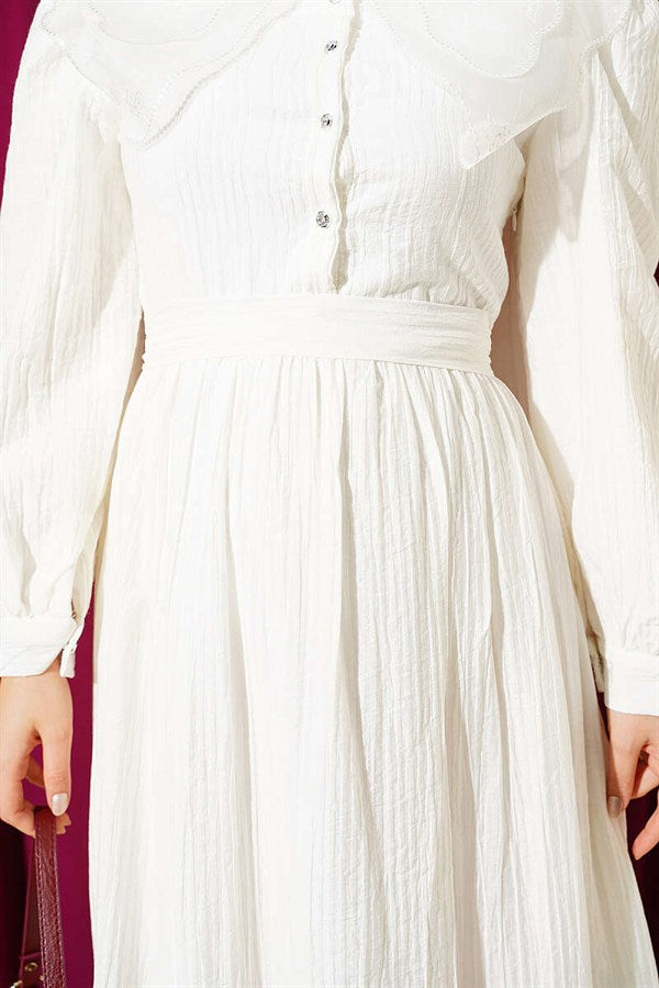 Ecru Dress with Lace Collar and Balloon Sleeves