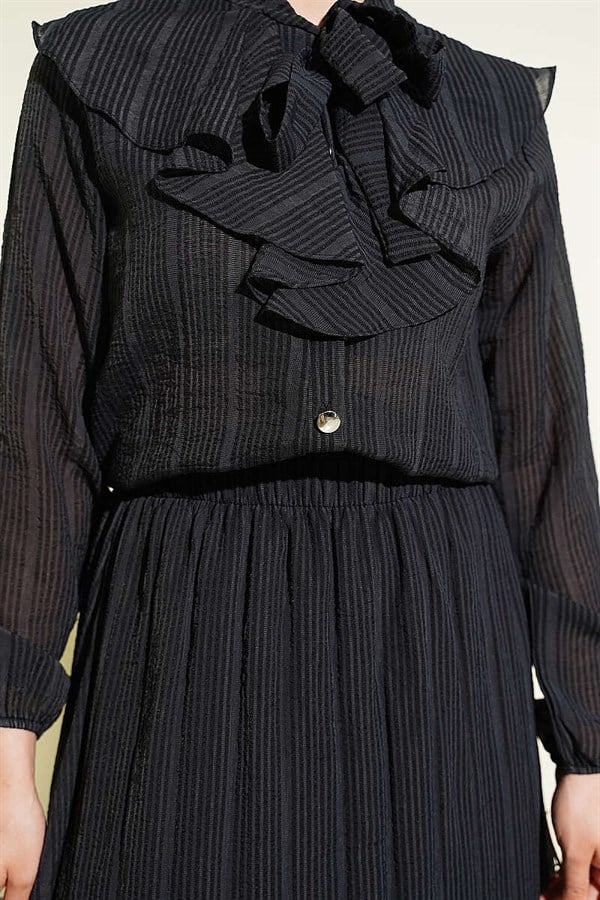 2 Piece Set with ruffled collar and lace-up skirt, black.