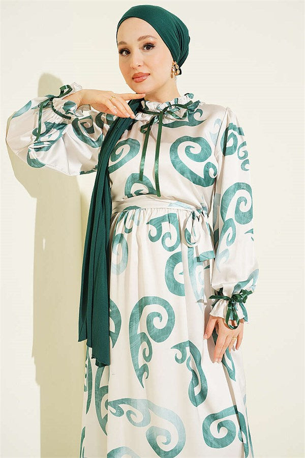 Green Dress with Ruffled Collar and Ribbon Detail