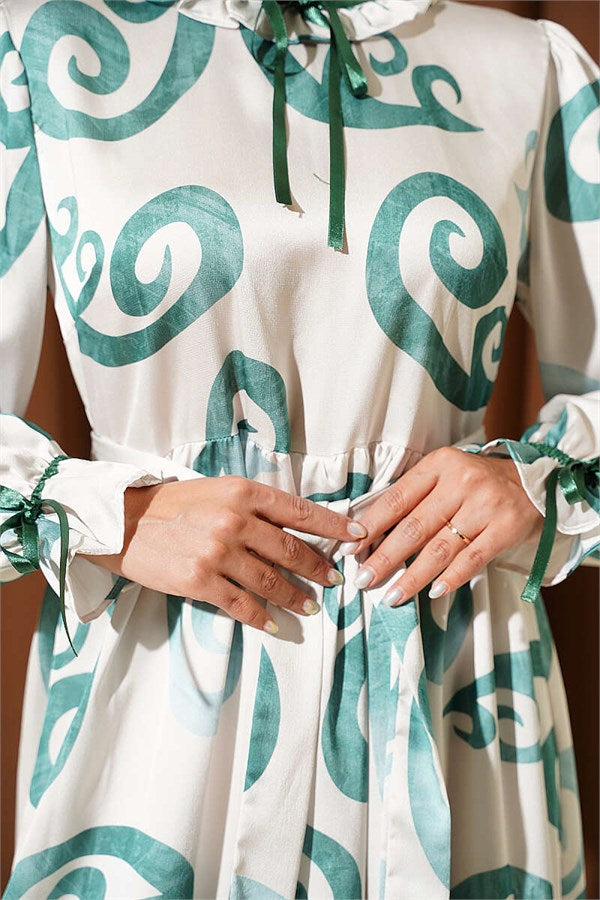 Green Dress with Ruffled Collar and Ribbon Detail