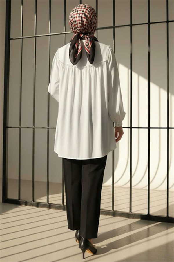 Loose-fitting shirt with collar bow, white.