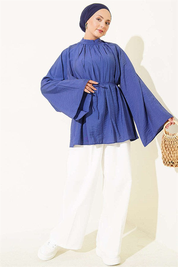Loose-fitting tunic with pleated collar and drawstring belt, indigo.