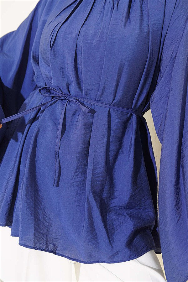 Loose-fitting tunic with pleated collar and drawstring belt, indigo.