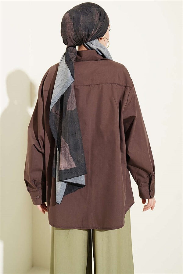 Loose-fitting shirt with drawstring collar, brown.