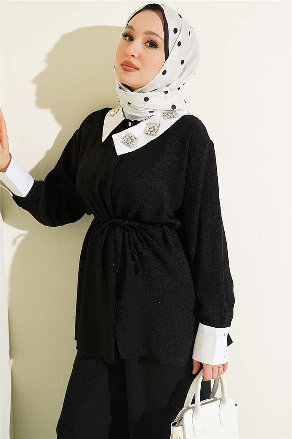 2 Piece Set with embellished collar and hidden buttons, black.