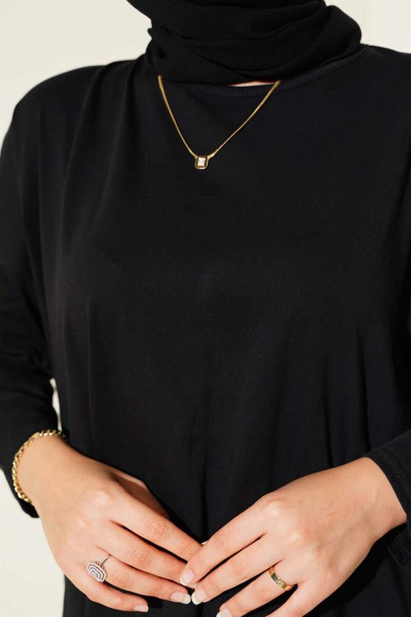Basic Tunic with Side Slits in Black