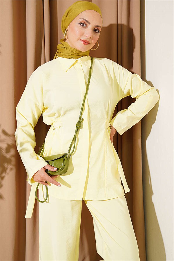 2 Piece Set with hidden buttons and buckle closure on the sides, yellow.